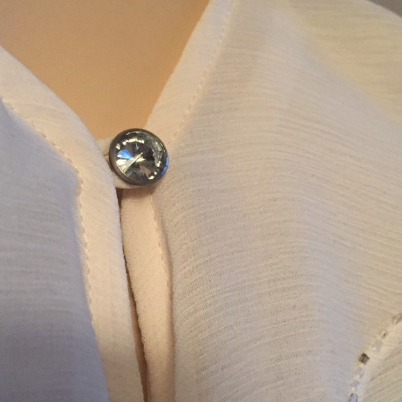 Elegant Guess Ruffle Top - Picture 5 of 6